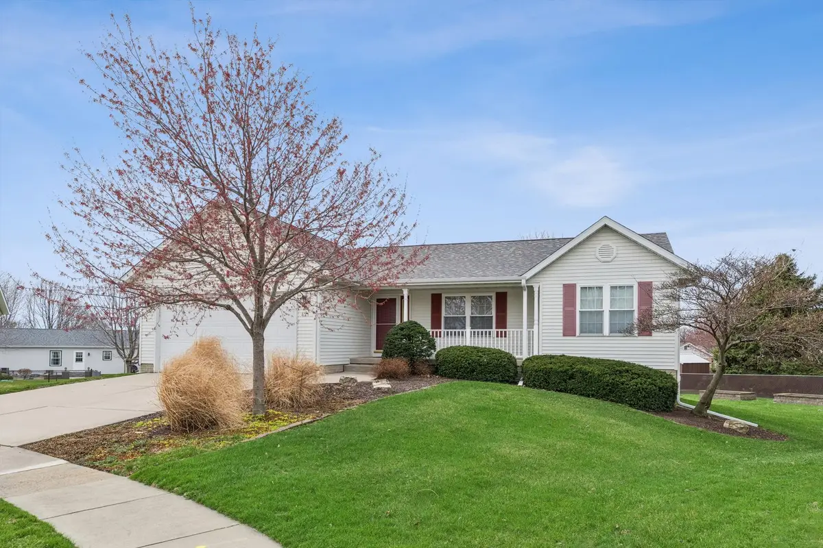 421 Lee Court, Dewitt, IA 52742 - #1