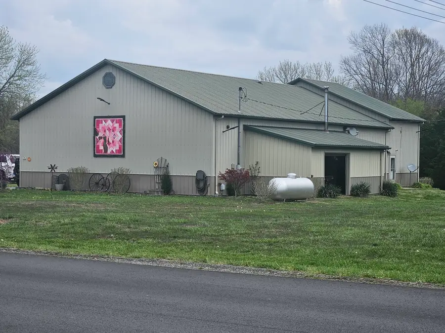 1400 N Duquoin Street, Benton, IL 62812 - #3
