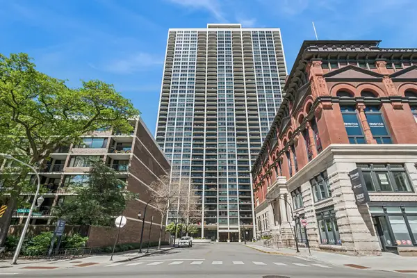 1560 N Sandburg Terrace #1801J, Chicago, IL 60610