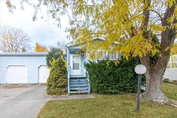 124 Cardinal Lane #B, Sandwich, IL 60548