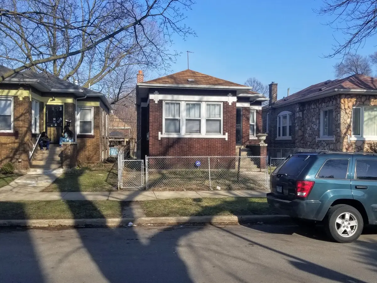 7935 S Kingston Avenue, Chicago, IL 60617 - #1