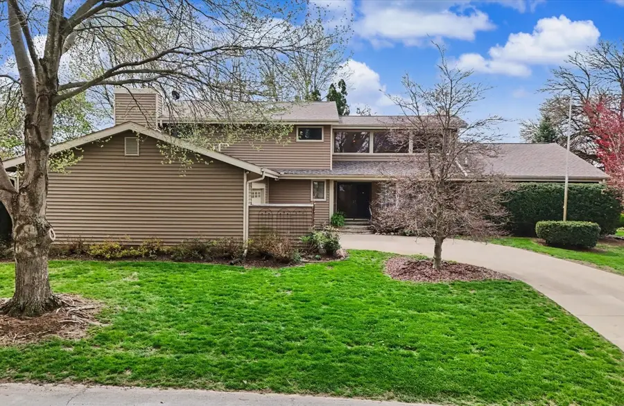 3207 Douglas Woods Drive, Urbana, IL 61802 - #3