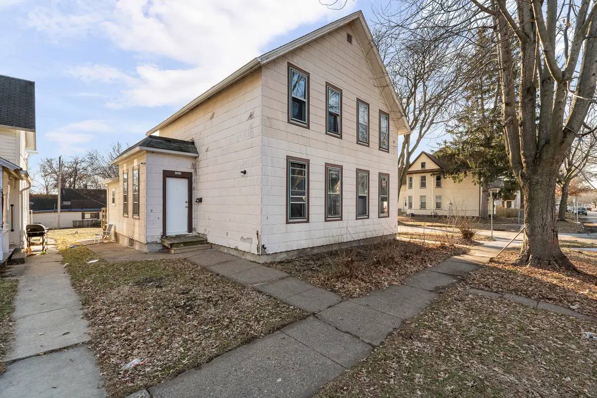 1527 W 6th Street, Davenport, IA 52802 - #1
