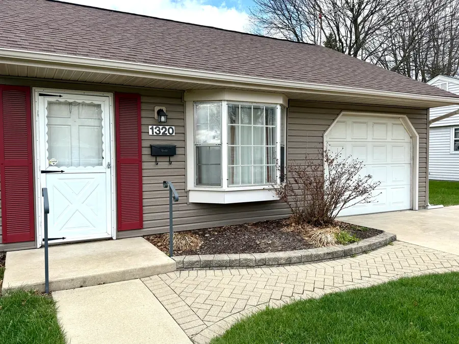 1320 N Elmwood Drive, Aurora, IL 60506 - #2