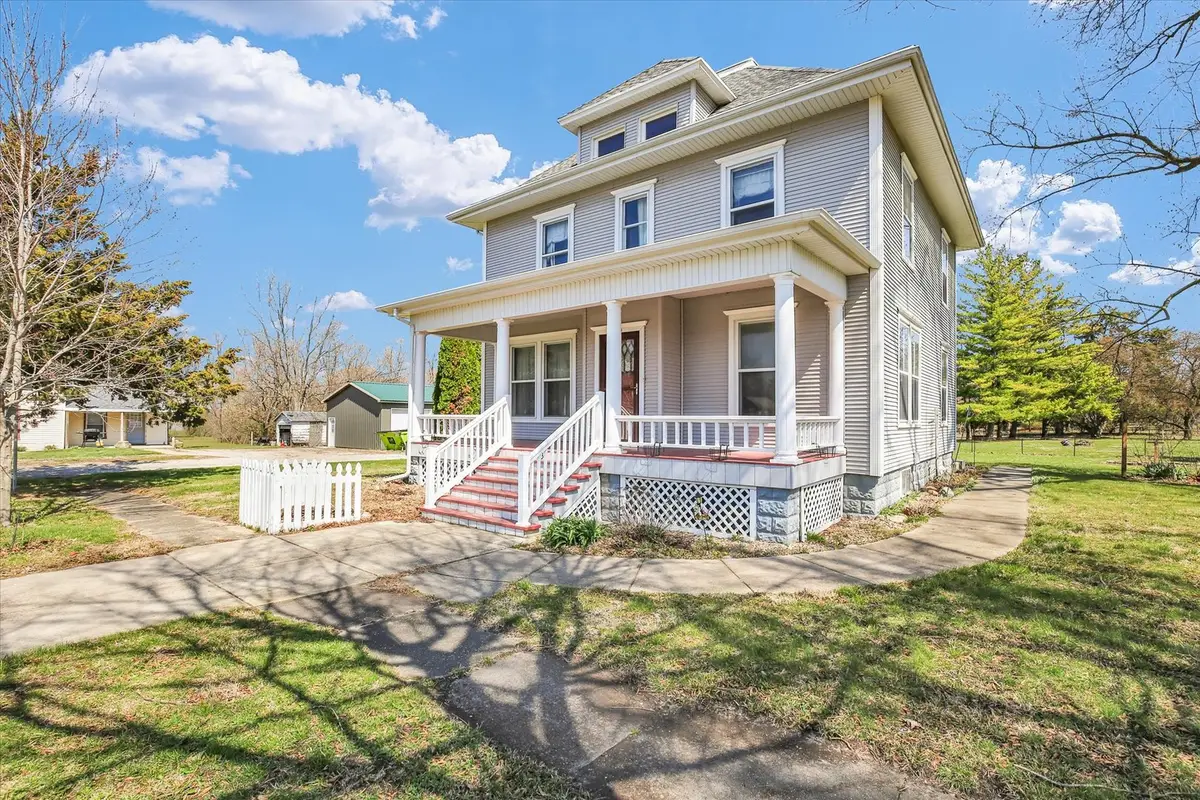 430 N Indiana Avenue, De Land, IL 61839 - #1