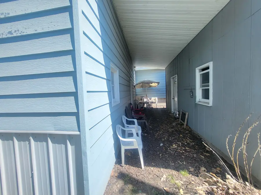 1404 17th Avenue, Viola, IL 61486 - #3