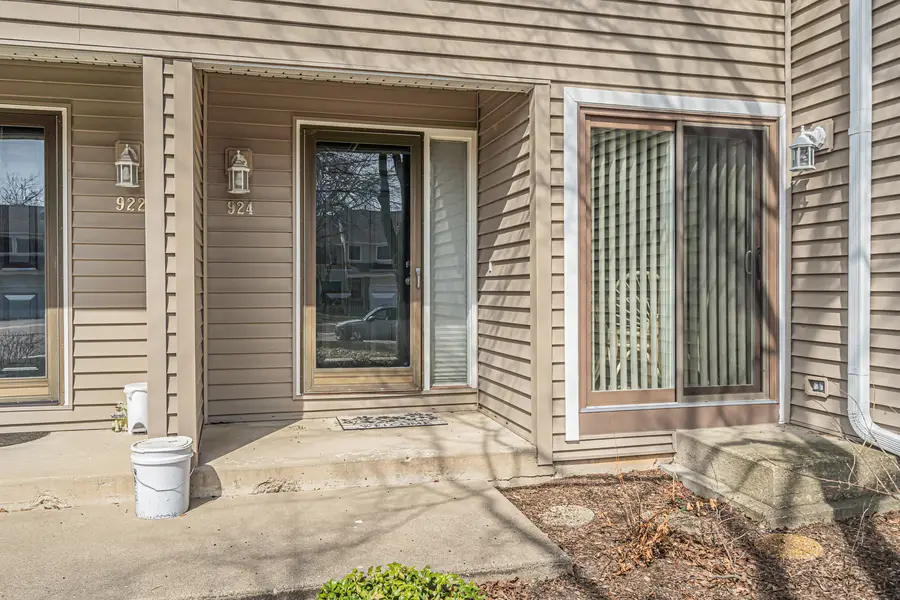 924 Hidden Lake Drive #924, Buffalo Grove, IL 60089 - #2