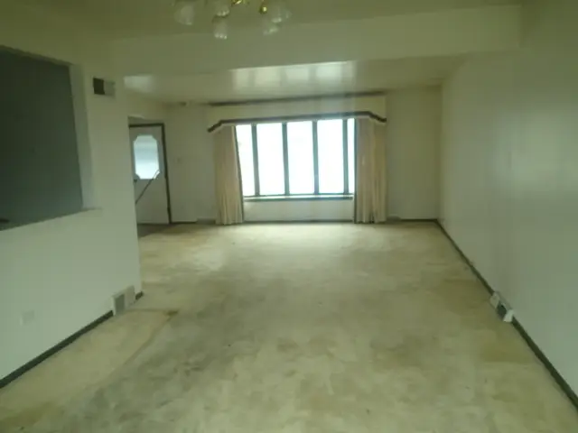 10363 S 84th Avenue, Palos Hills, IL 60465 - #3