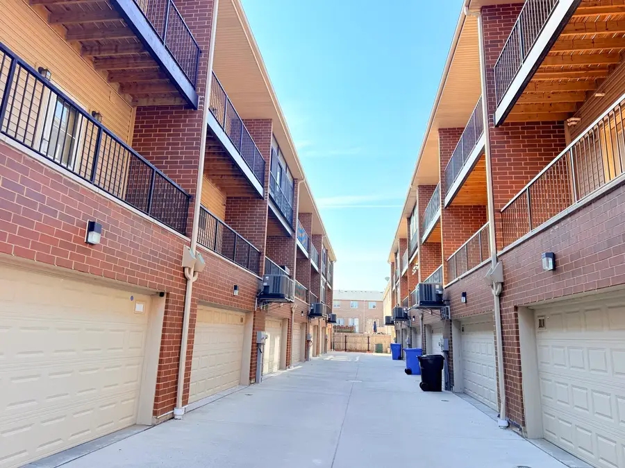 3238 S Shields Avenue, Chicago, IL 60616 - #2