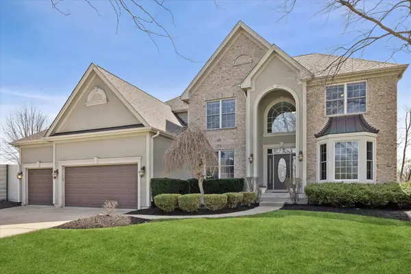 808 Wedgewood Drive, Crystal Lake, IL 60014