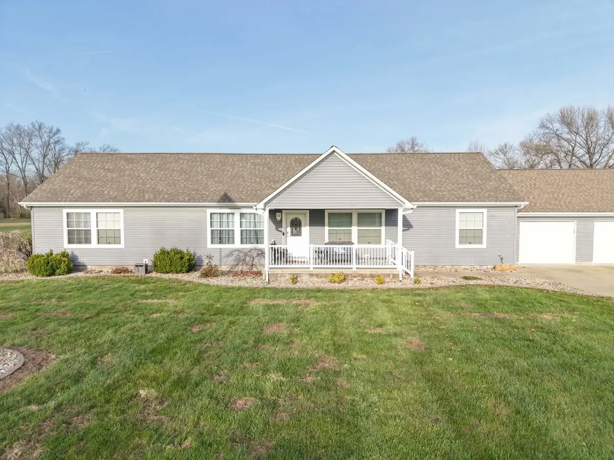 513 N 10th Street, Benton, IL 62812 - #1