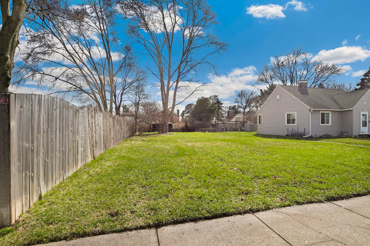 909 Highland Avenue, Waukegan, IL 60085 - #1