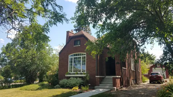 19 W Hattendorf Avenue, Roselle, IL 60172