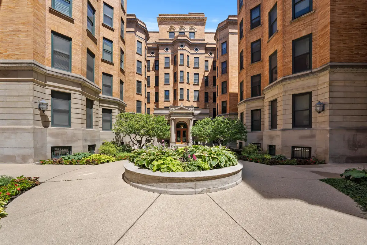 550 W Surf Street #319, Chicago, IL 60657 - #1