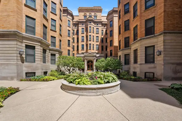 550 W Surf Street #319, Chicago, IL 60657