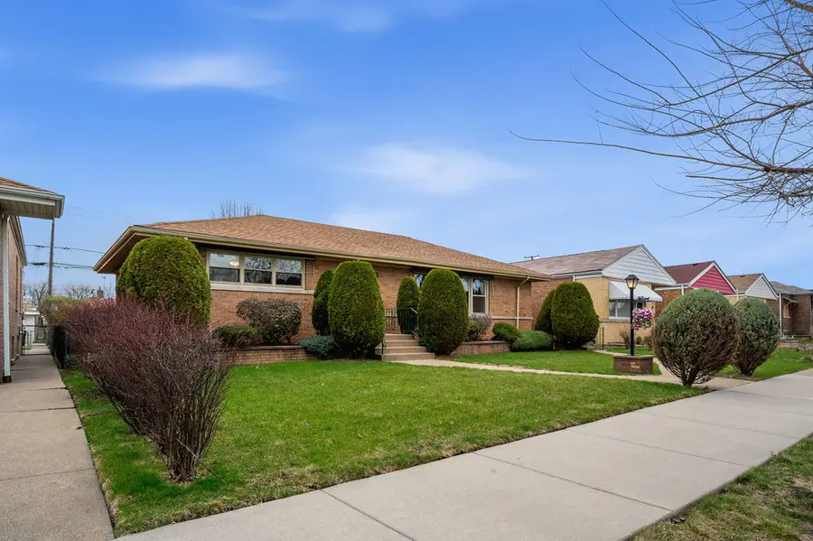 11042 S Avenue N, Chicago, IL 60617 - #2