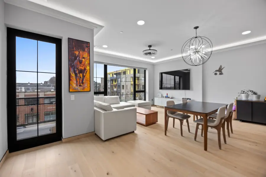 2024 W Irving Park Road #302, Chicago, IL 60618 - #3