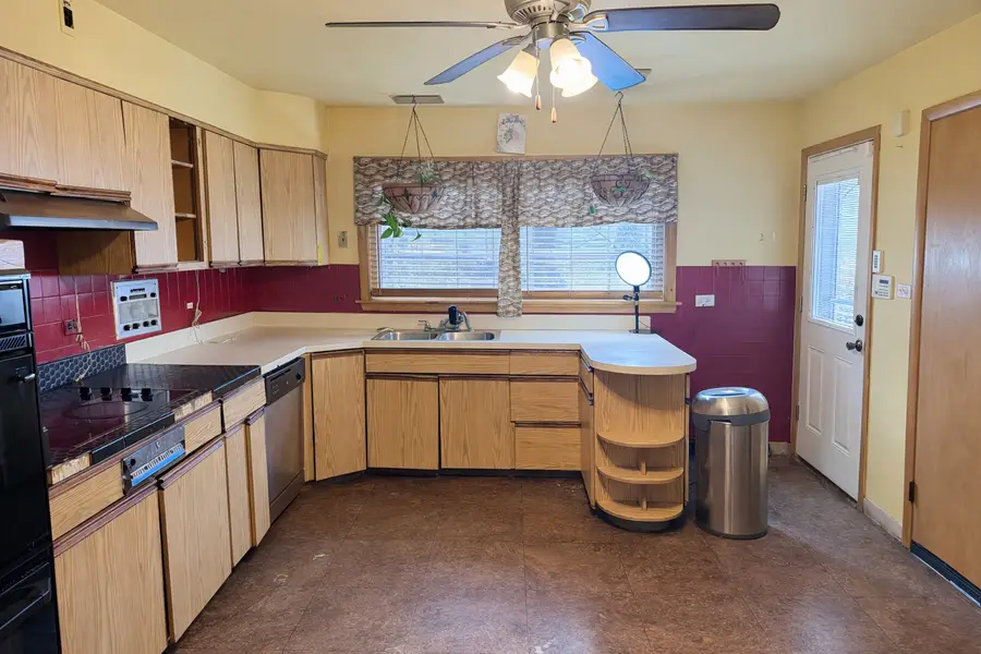 15531 Woodlawn East Avenue, South Holland, IL 60473 - #3