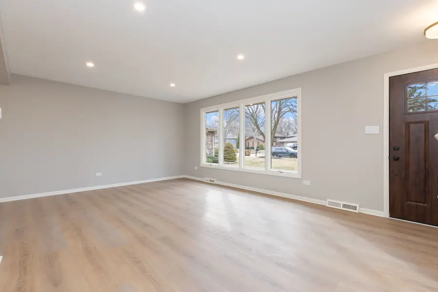 8518 Candlelight West Drive, Willow Springs, IL 60480 - #2