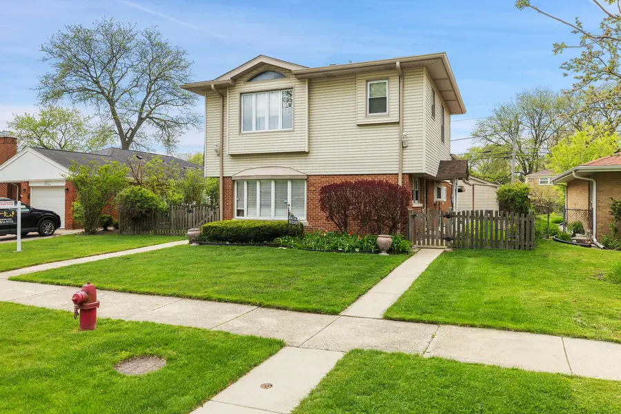 9226 Kilbourn Avenue, Skokie, IL 60076 - #3