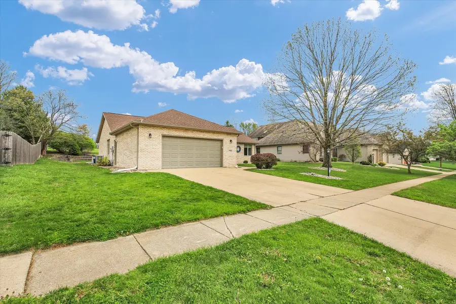 408 S Jeffery Drive, Mahomet, IL 61853 - #3