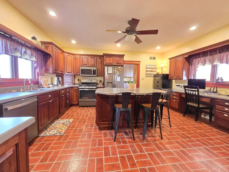 1468 E 22nd Road, Streator, IL 61364 - #2