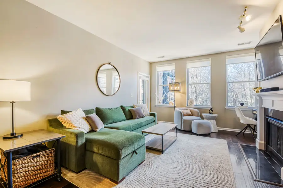 1215 N Orleans Street #303, Chicago, IL 60610 - #3