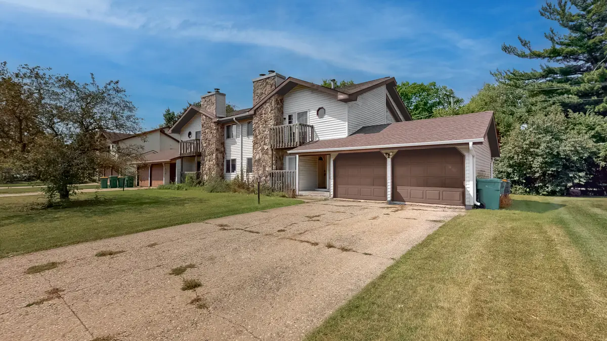 1545 W Stonehenge Drive, Sycamore, IL 60178 - #1