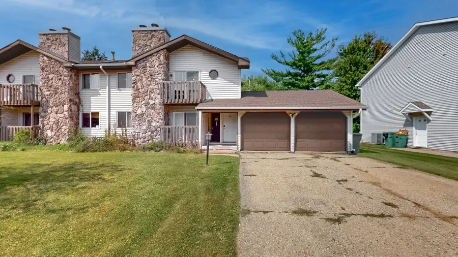 1545 W Stonehenge Drive, Sycamore, IL 60178 - #2