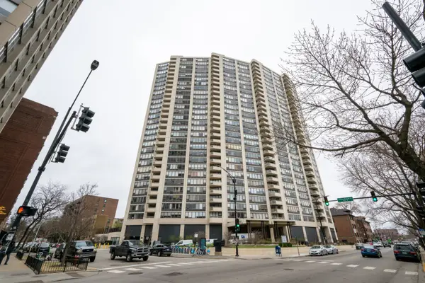 3930 N Pine Grove Avenue #310, Chicago, IL 60613