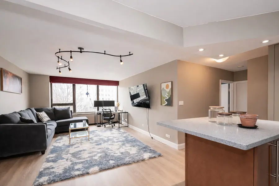 3930 N Pine Grove Avenue #310, Chicago, IL 60613 - #3