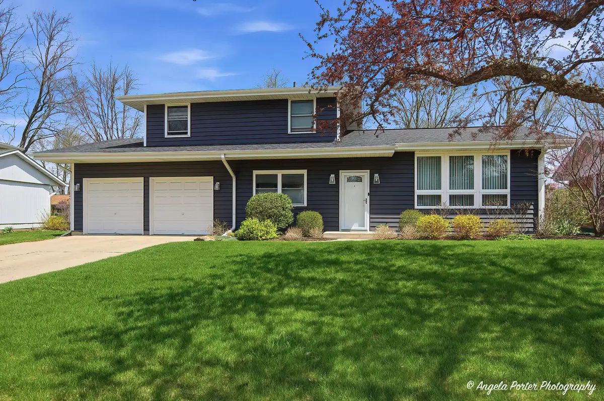 412 Surrey Lane, Lindenhurst, IL 60046 - #1