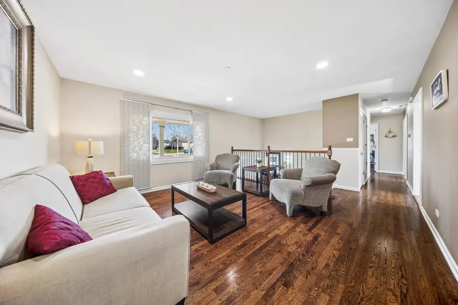 1660 Jefferson Road, Hoffman Estates, IL 60169 - #2