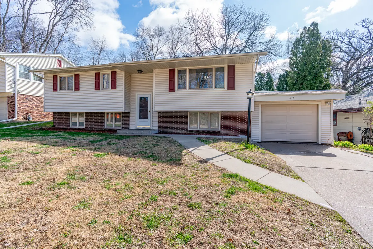 817 16th Street, Bettendorf, IA 52722 - #1