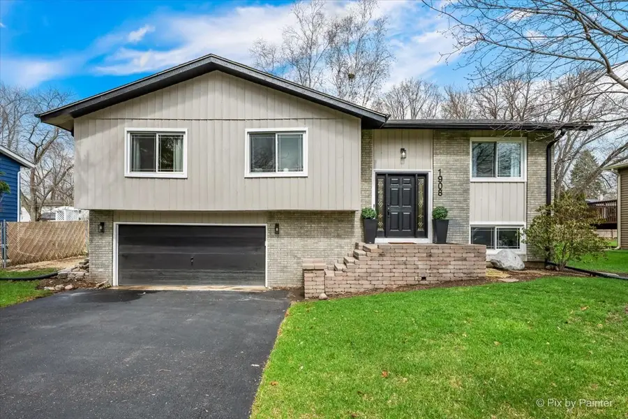 1908 Moore Avenue, Saint Charles, IL 60174 - #2