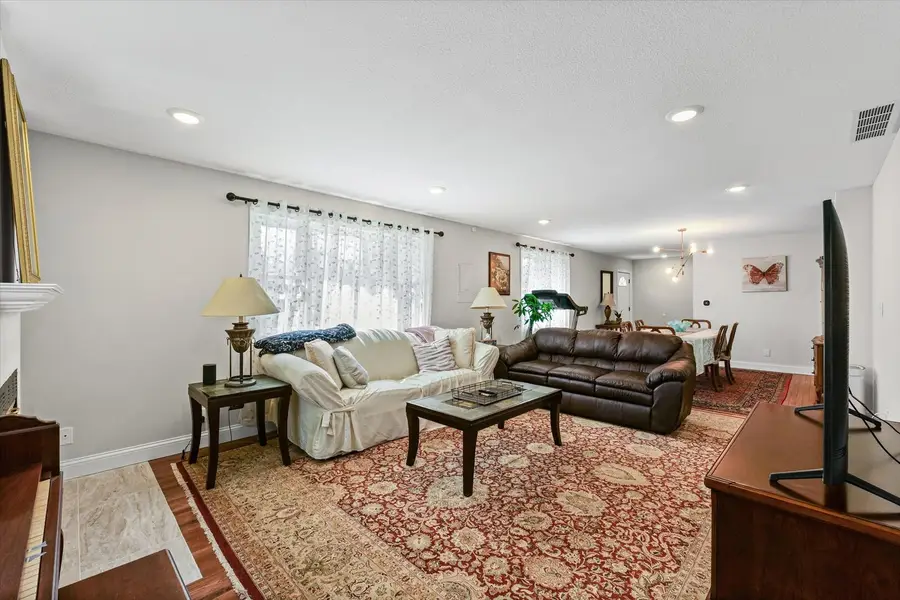 910 Foley Avenue, Champaign, IL 61820 - #2