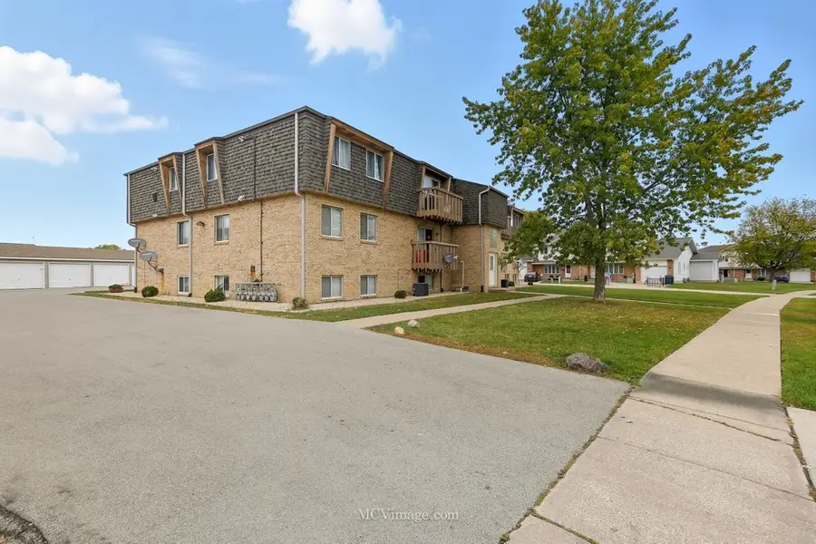 2390 Bicentennial Avenue #8, Crest Hill, IL 60403 - #2