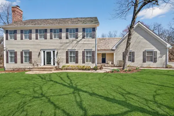 25138 N Pawnee Road, Barrington, IL 60010