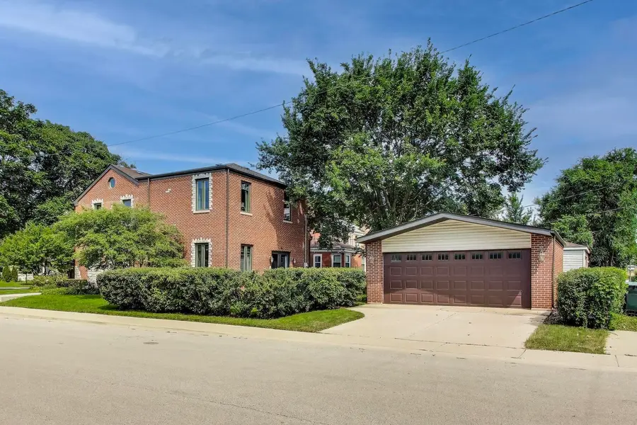 3472 W North Shore Avenue, Lincolnwood, IL 60712 - #3