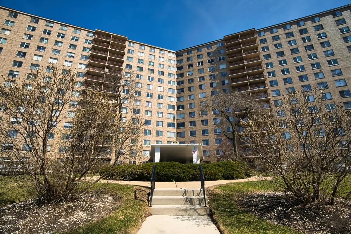 6833 N Kedzie Avenue #410, Chicago, IL 60645 - #1