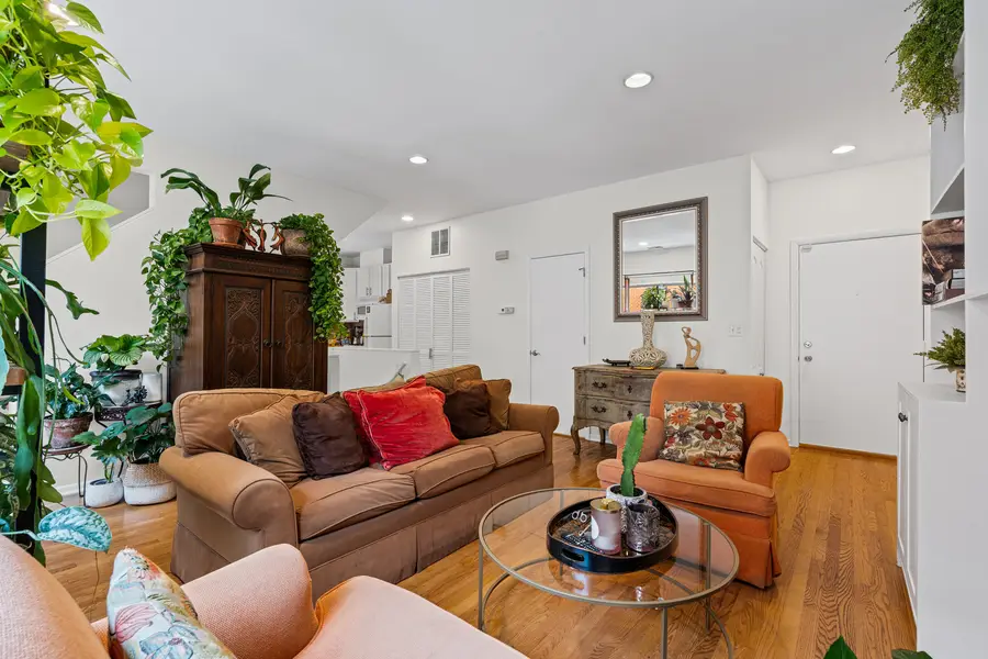 4534 S Woodlawn Avenue #4-11, Chicago, IL 60653 - #3