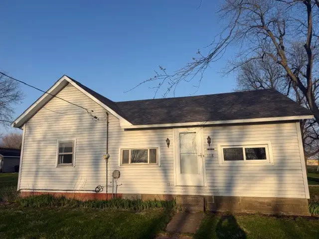 118 S Bloomington Street, Dewitt, IL 61735 - #2
