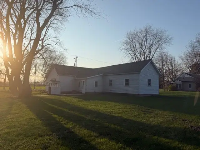 118 S Bloomington Street, Dewitt, IL 61735 - #3