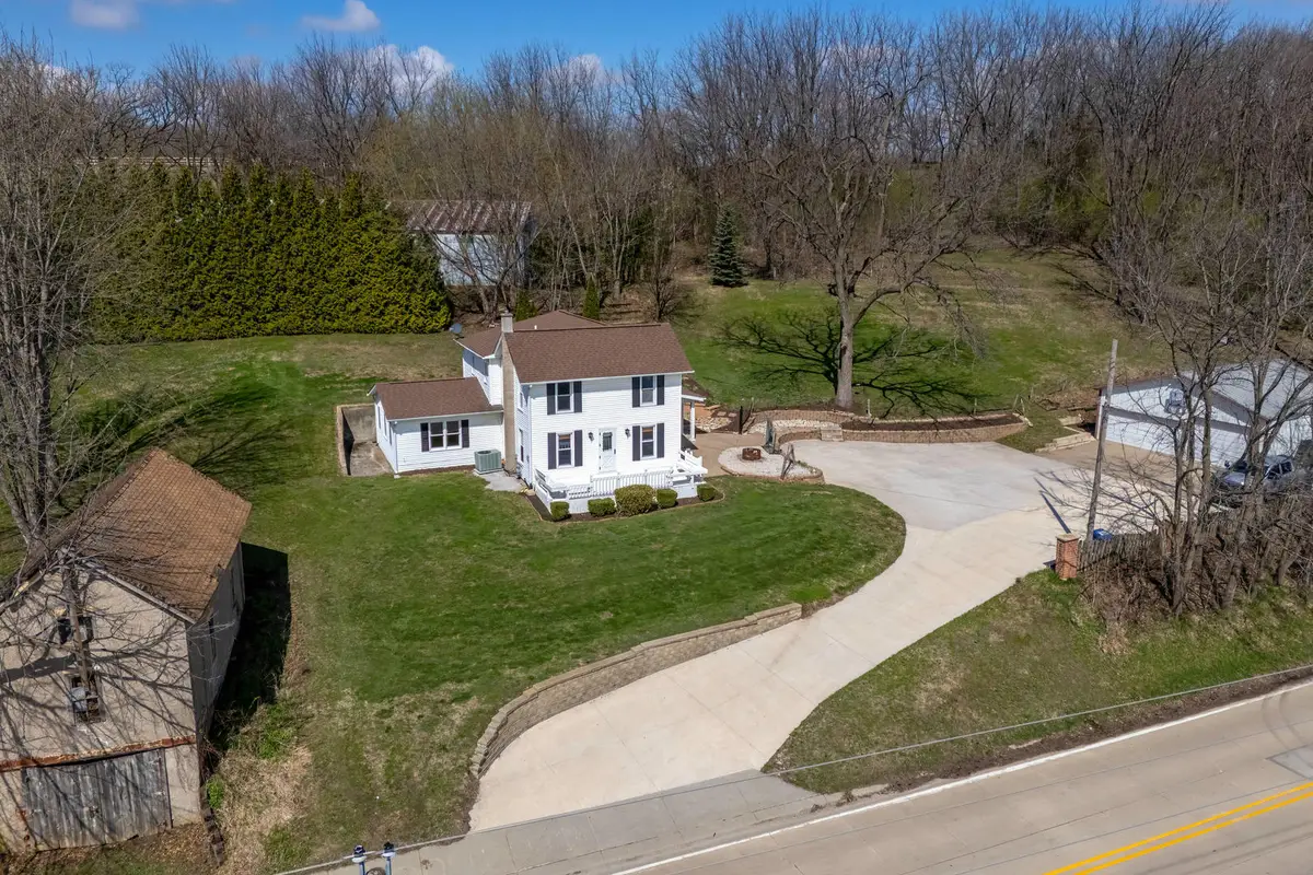 6400 Valley Drive, Bettendorf, IA 52722 - #1