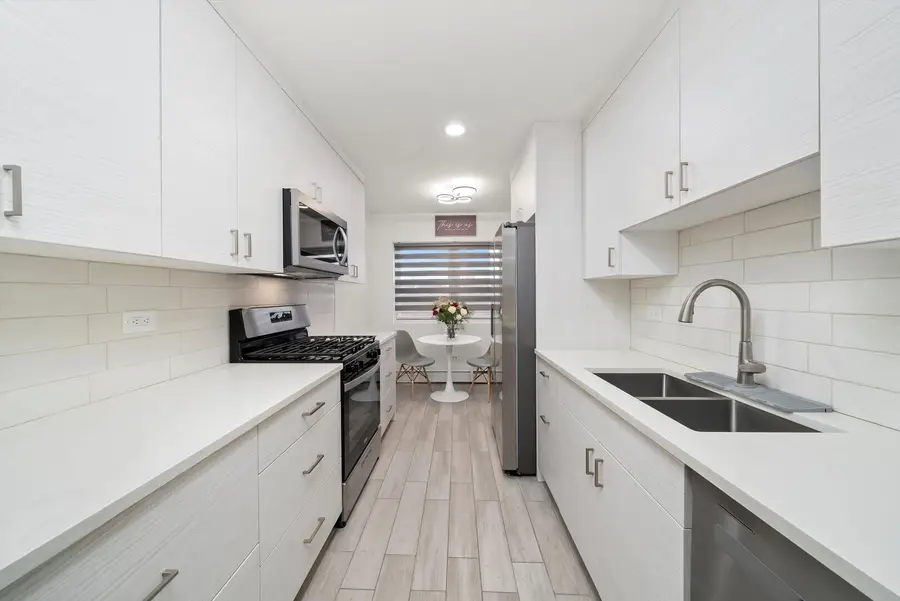 415 S Maple Avenue #202, Oak Park, IL 60302 - #3