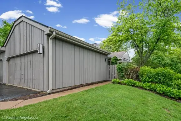 1280 Oak Hill Road, Lake Barrington, IL 60010
