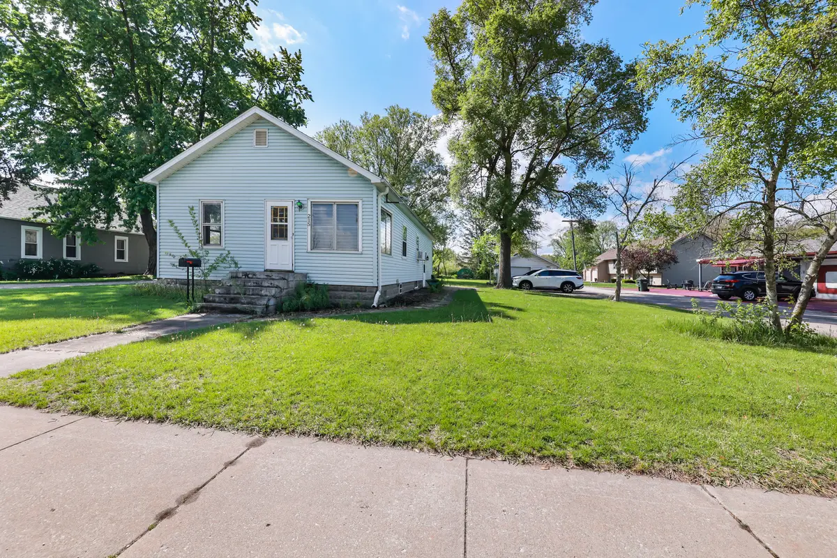 215 W Division Street, Coal City, IL 60416 - #1