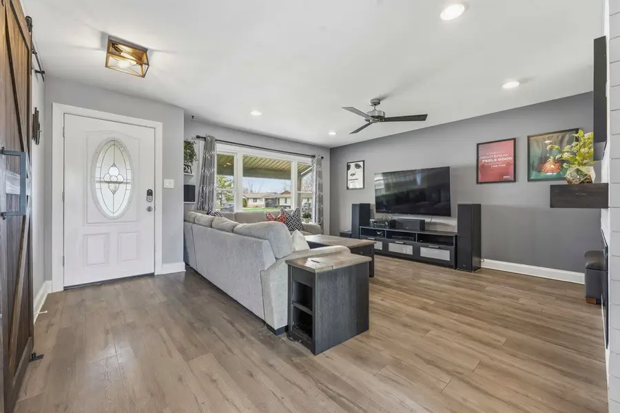 441 Walnut Lane, Elk Grove Village, IL 60007 - #3