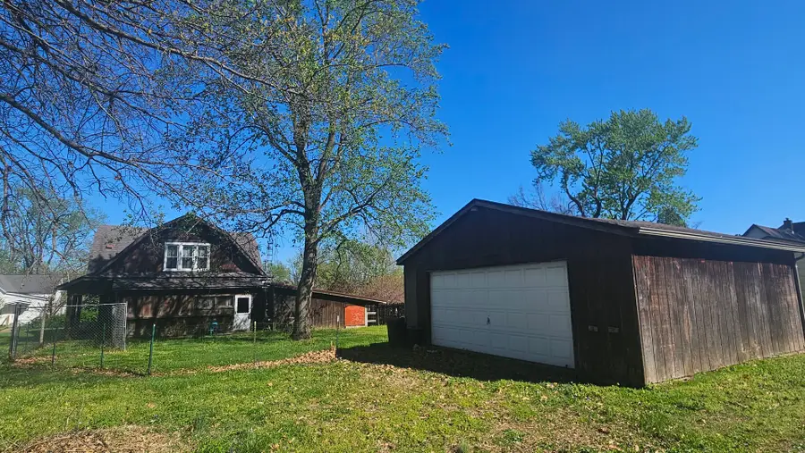 906 Barham Avenue N, Johnston City, IL 62951 - #3