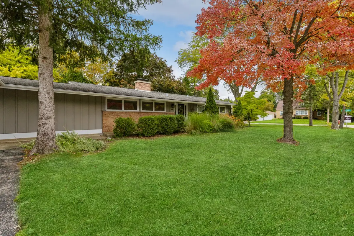 505 S Butterfield Road, Libertyville, IL 60048 - #1